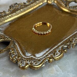 Elegant Gold and Brilliants Women's Ring